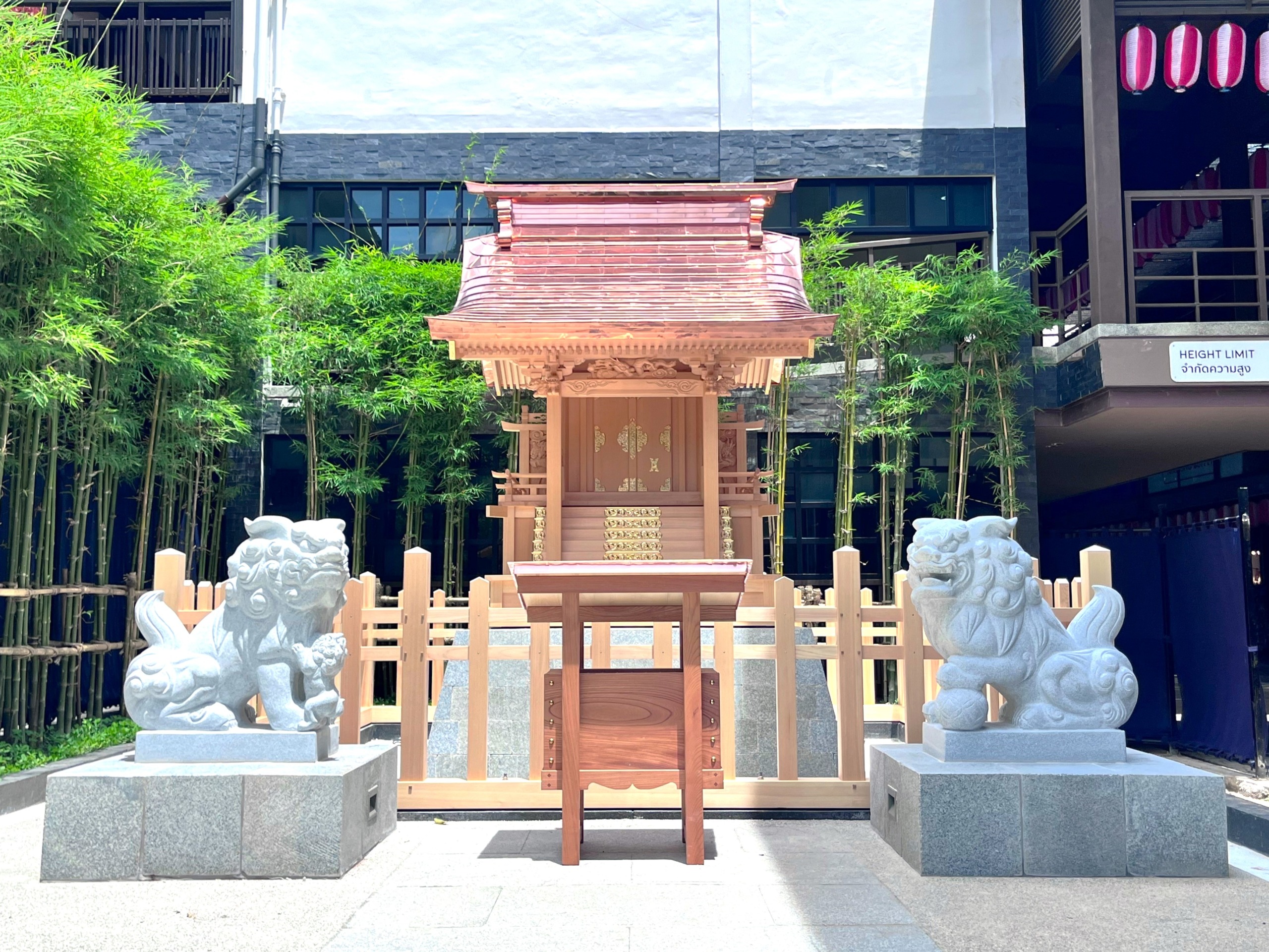 タイ王国に鎮座するシラチャ小國神社。静岡木工が建設工事を行った特別社殿の様子