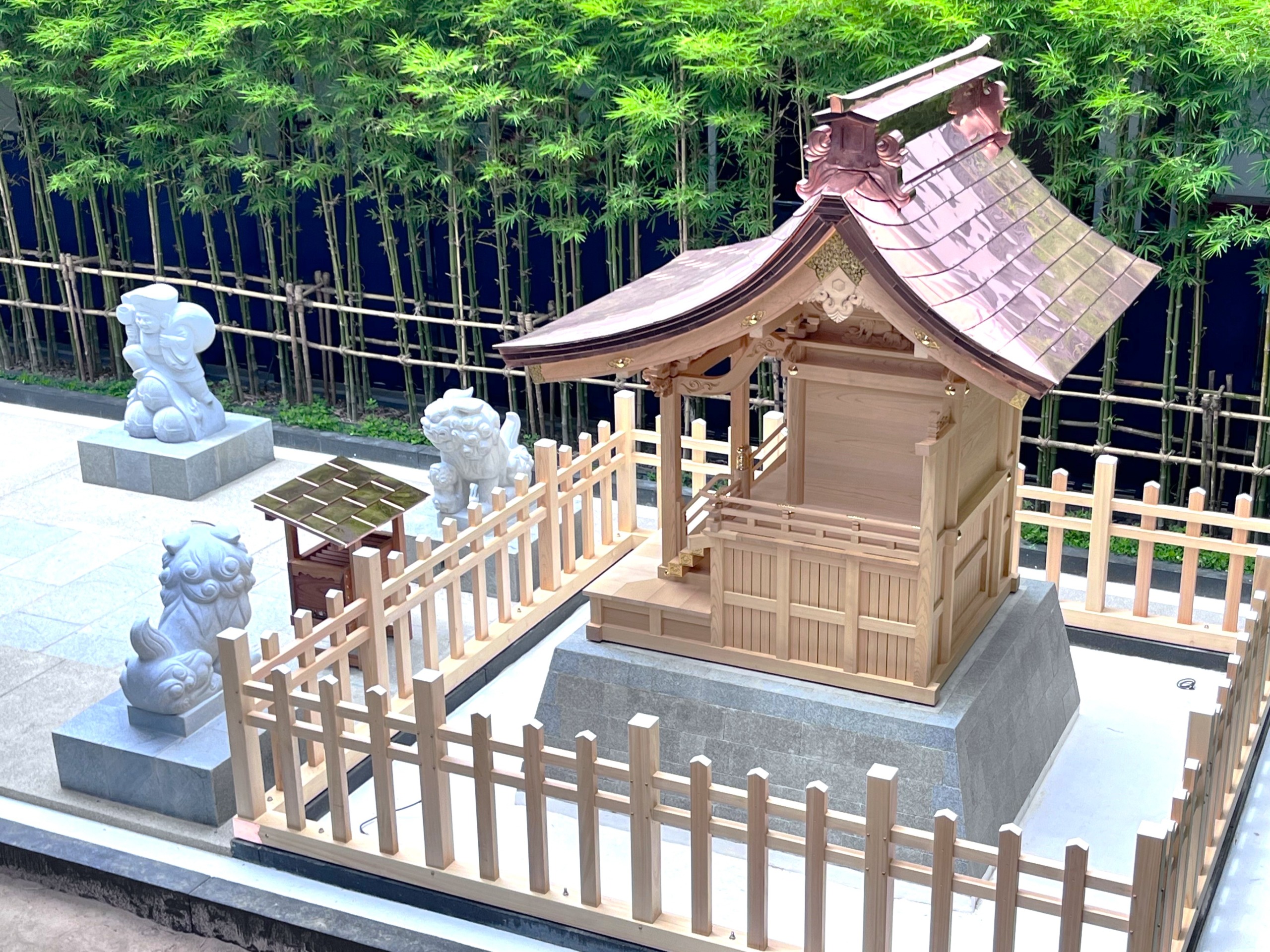 タイ王国に鎮座するシラチャ小國神社。静岡木工が建設工事を行った特別社殿の様子